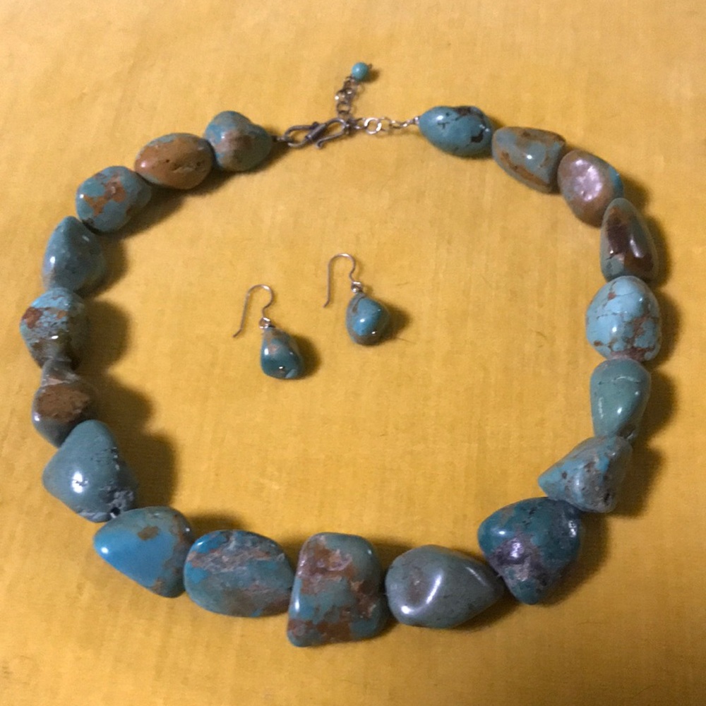 Turquoise necklace with earrings